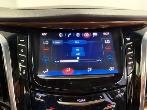 Used 2017 Cadillac Escalade Luxury AWD/4WD image 65
