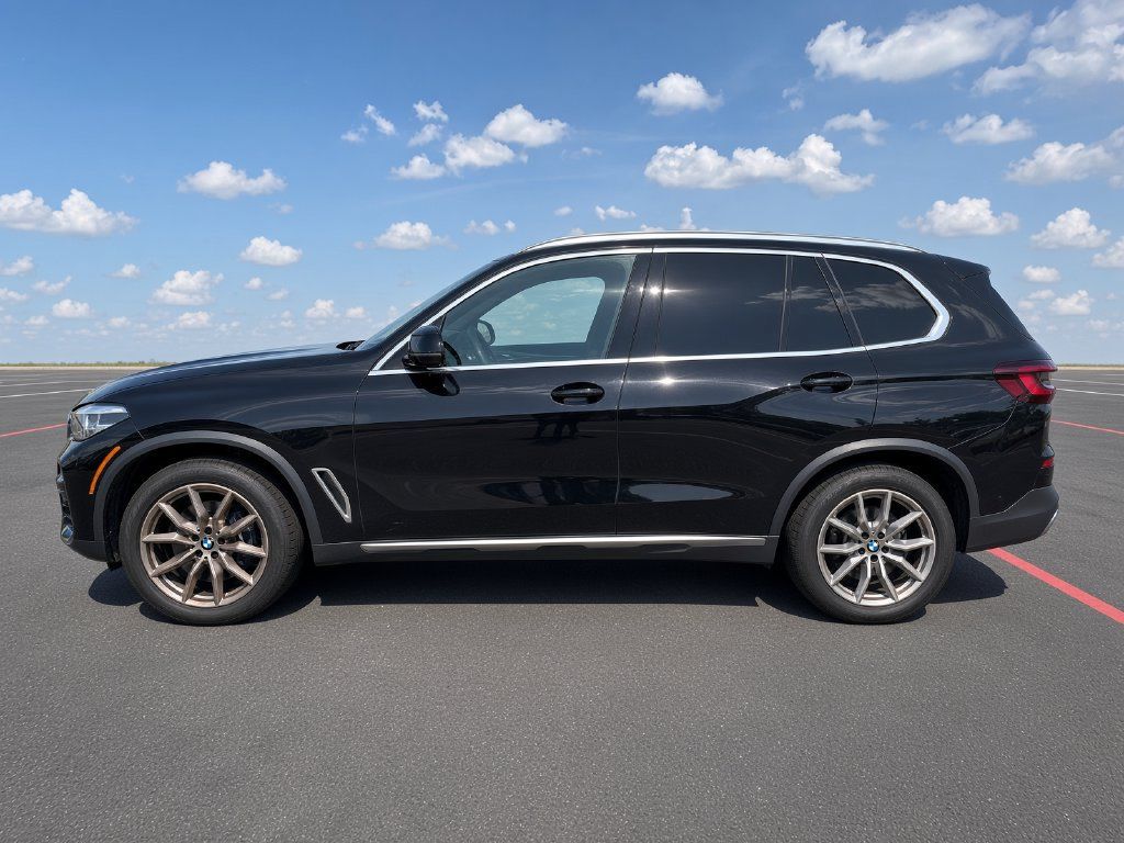 Used 2021 BMW X5 xDrive40i w/ Premium Package 3 AWD/4WD image 2