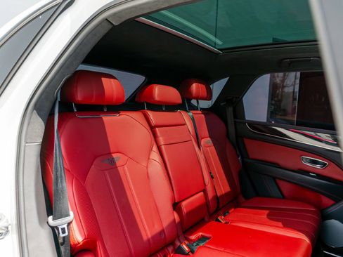 Used 2023 Bentley Bentayga AWD/4WD image 52