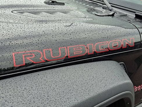 Used 2025 Jeep Wrangler Unlimited Rubicon AWD/4WD image 31