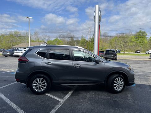 Used 2018 Nissan Rogue SV AWD/4WD image 12