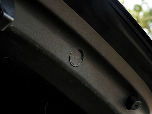 Used 2022 Tesla Model Y Performance AWD/4WD image 59