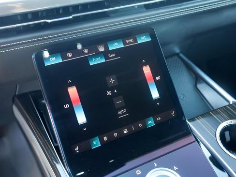 Used 2025 Cadillac Escalade ESV Premium Luxury RWD image 18