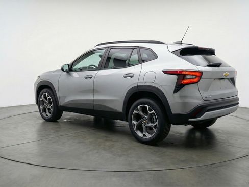 Used 2025 Chevrolet Trax LT image 6