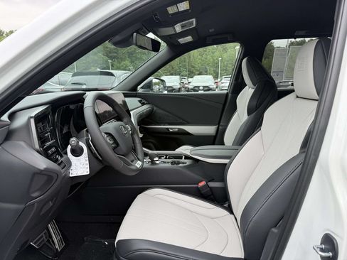 Used 2026 Lexus TX 500h AWD w/ Technology Package image 14