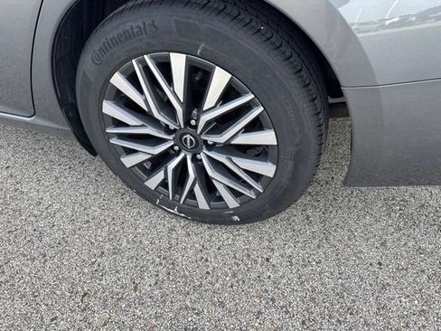 Used 2025 Nissan Altima 2.5 SV FWD image 9
