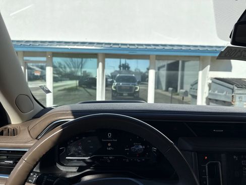 Used 2023 GMC Yukon Denali image 13