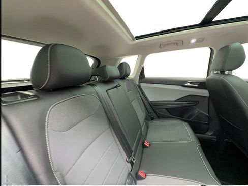 Used 2023 Volkswagen Taos SE w/ Panoramic Sunroof Package FWD image 27