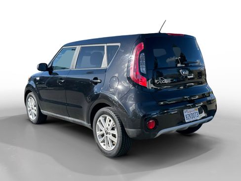 Used 2019 Kia Soul + image 3