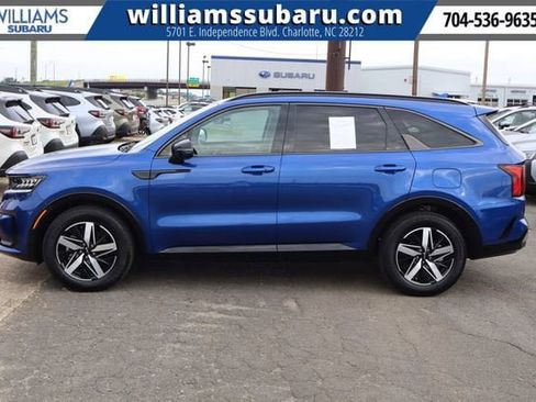 Used 2023 Kia Sorento S w/ Panoramic Sunroof Package image 5