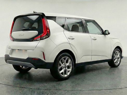 Used 2025 Kia Soul LX w/ LX Technology Package FWD image 9