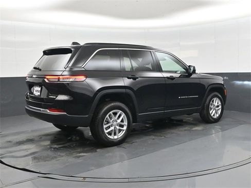 New 2025 Jeep Grand Cherokee Laredo image 4