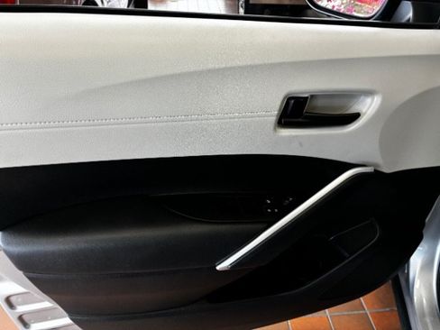 Used 2022 Toyota Corolla Cross L FWD image 15