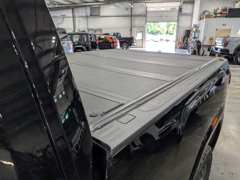 Used 2024 GMC Sierra 2500 Denali Ultimate AWD/4WD image 7