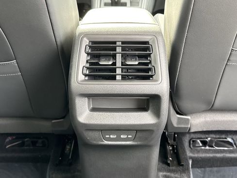 New 2026 Volkswagen Tiguan SE FWD image 23