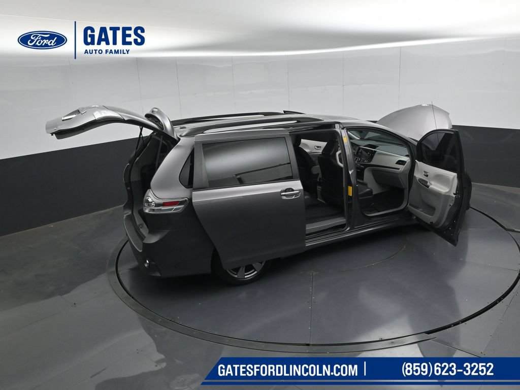 Used 2014 Toyota Sienna SE FWD image 51
