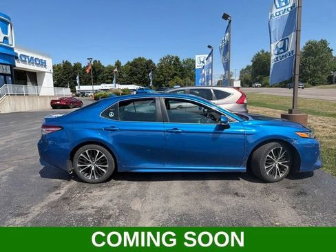 Used 2019 Toyota Camry SE w/ Convenience Package FWD image 1