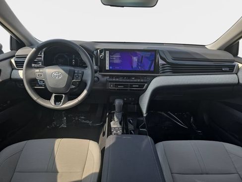 Used 2025 Toyota Camry XLE FWD image 10