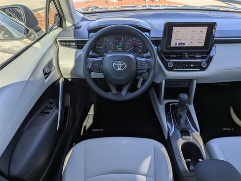 Used 2023 Toyota Corolla Cross L image 19
