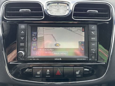 Used 2011 Chrysler 200 Limited image 17