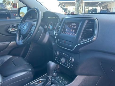 Used 2020 Jeep Cherokee Latitude Plus w/ Comfort/Convenience Group image 28