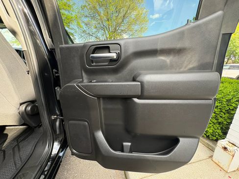 Used 2019 Chevrolet Silverado 1500 Custom Trail Boss w/ Custom Convenience Package image 19