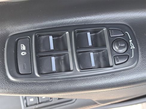 Used 2018 Jaguar XE Prestige image 28