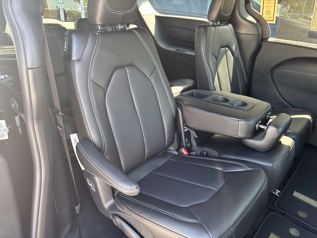 New 2027 Chrysler Pacifica Select FWD image 20