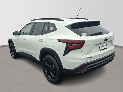 New 2026 Chevrolet Trax LT w/ Sunroof Package FWD image 3