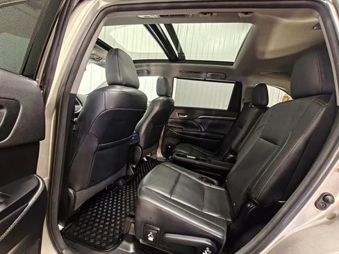 Used 2016 Toyota Highlander Limited AWD/4WD image 27