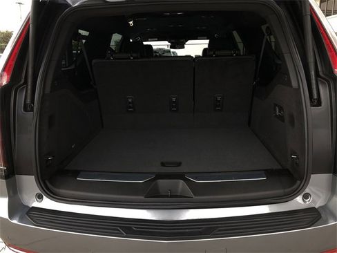 Used 2023 Cadillac Escalade ESV Luxury image 32