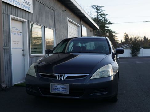 Used 2006 Honda Accord EX-L image 2