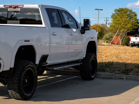 Used 2020 GMC Sierra 2500 Denali w/ Technology Package AWD/4WD image 11