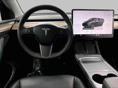 Used 2024 Tesla Model Y 2WD image 5
