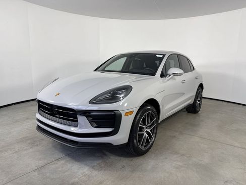 Certified 2025 Porsche Macan image 1