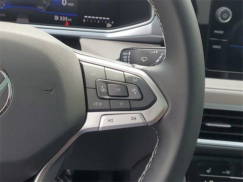 New 2025 Volkswagen Taos SE image 27