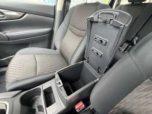 Used 2017 Nissan Rogue S AWD/4WD image 26