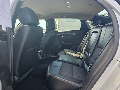 Used 2016 Chevrolet Impala LT w/ Convenience Package FWD image 16