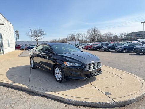 Used 2016 Ford Fusion SE image 3