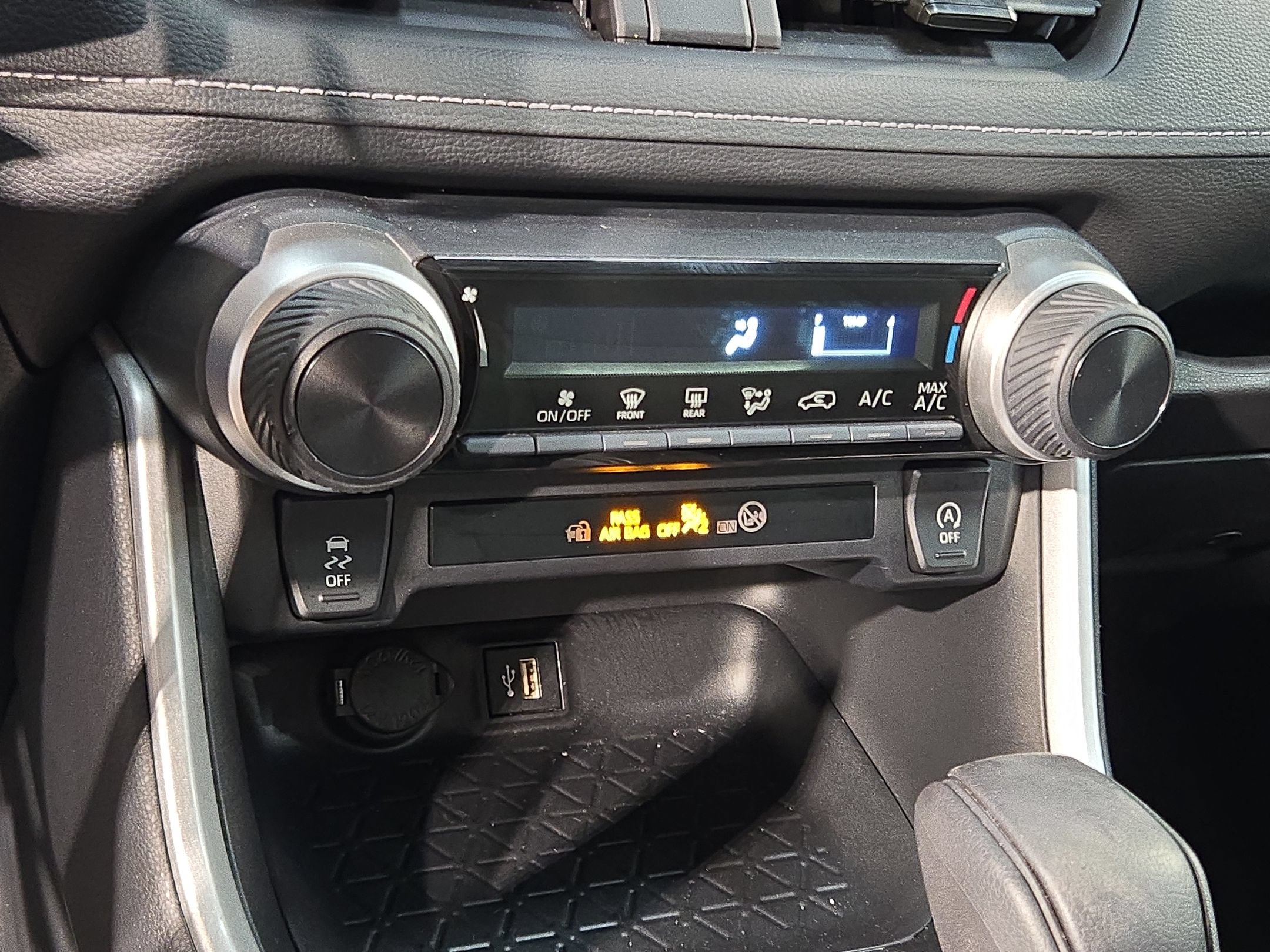 Used 2024 Toyota RAV4 LE FWD image 30