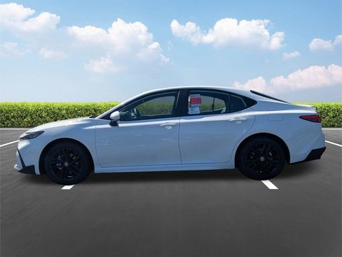 New 2026 Toyota Camry SE FWD image 7