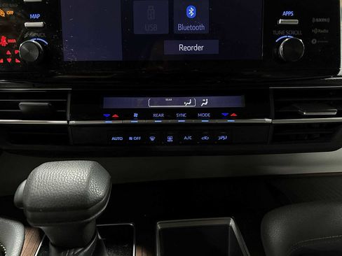 Used 2022 Toyota Sienna LE FWD image 21