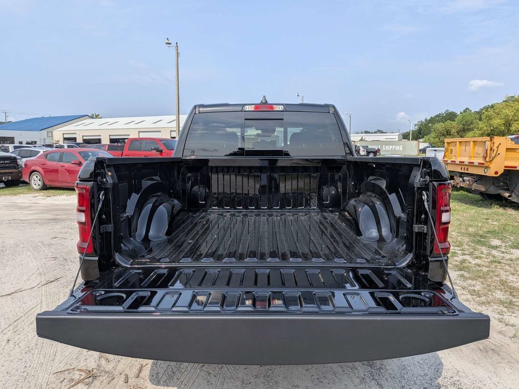 New 2026 RAM 1500 Express AWD/4WD image 13