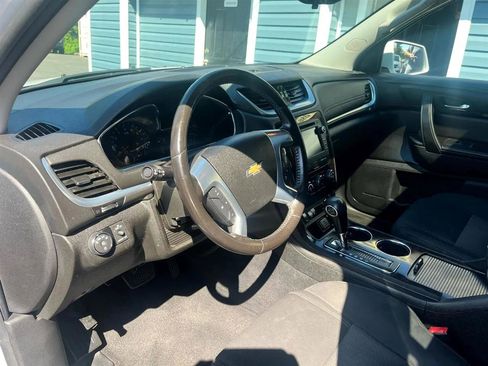 Used 2017 Chevrolet Traverse LT w/ Style and Technology Package image 14
