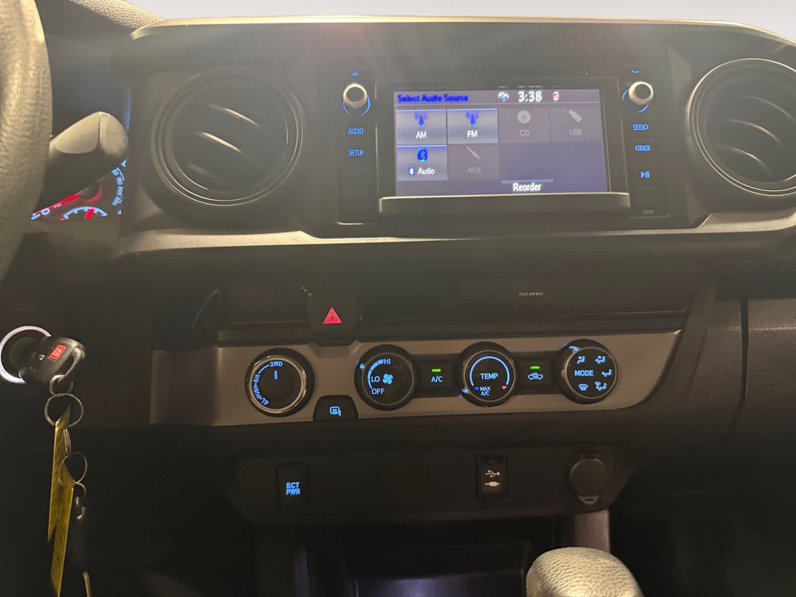 Used 2018 Toyota Tacoma SR w/ SR Convenience Package AWD/4WD image 12