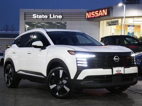 Certified 2025 Nissan Kicks SR image 1