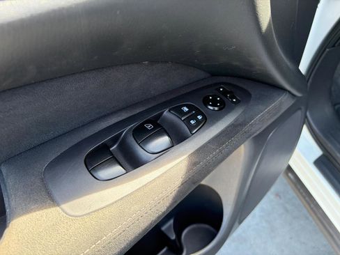 Used 2016 Nissan Pathfinder S FWD image 12
