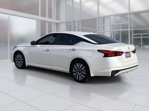 New 2025 Nissan Altima 2.5 SV image 4