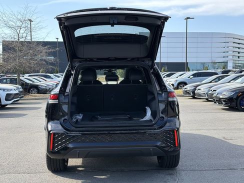 New 2026 Volkswagen Tiguan SE R-Line image 14