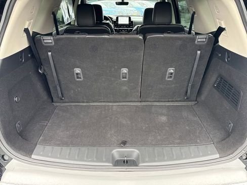 Used 2024 Nissan Pathfinder Platinum w/ Lighting Package (N93) image 28